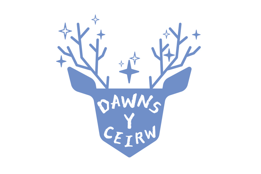 Title treatment for Dawns y Ceirw. An illustrated light blue reindeer head has the words Dawns y Ceirw laid out inside the shape.